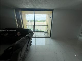 11750 SW 18th St 319-1, Miami, FL 33175