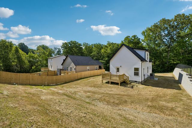 1118C W First Street, Dickson, TN 37055