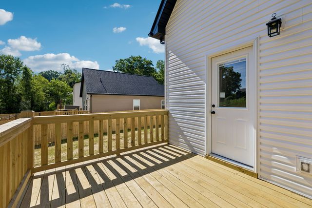 1118C W First Street, Dickson, TN 37055