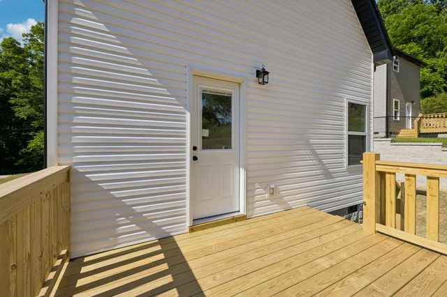1118C W First Street, Dickson, TN 37055