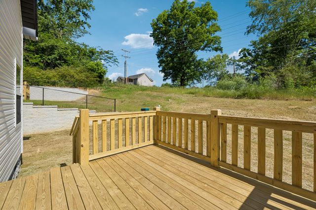1118C W First Street, Dickson, TN 37055