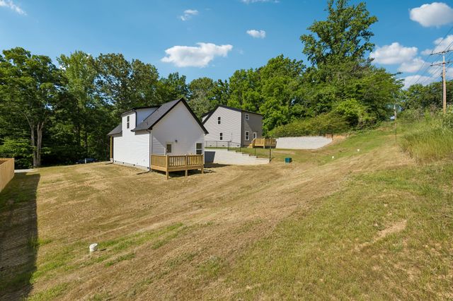 1118C W First Street, Dickson, TN 37055