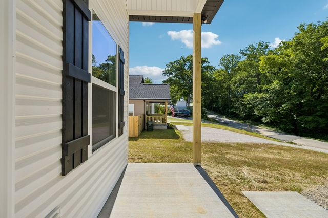 1118C W First Street, Dickson, TN 37055