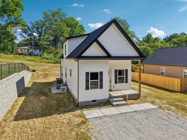 1118C W First Street, Dickson, TN 37055