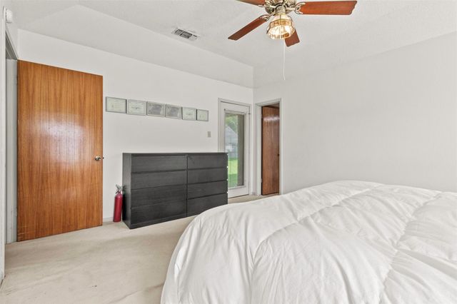 206 Stanford Street, Lake Jackson, TX 77566