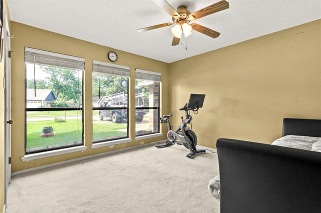 206 Stanford Street, Lake Jackson, TX 77566