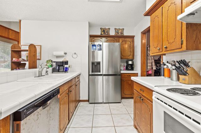 206 Stanford Street, Lake Jackson, TX 77566