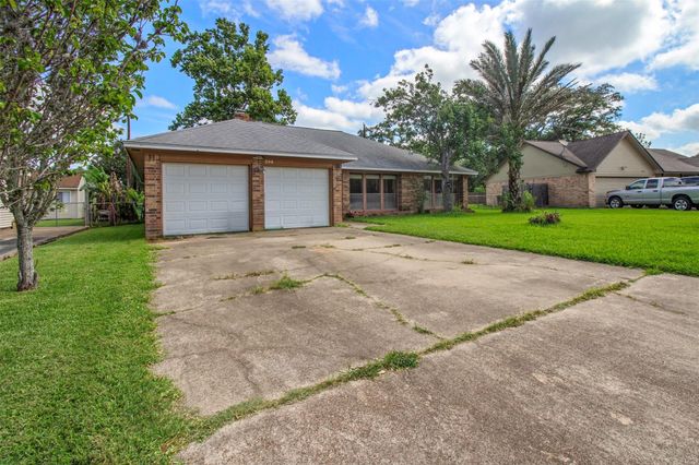 206 Stanford Street, Lake Jackson, TX 77566