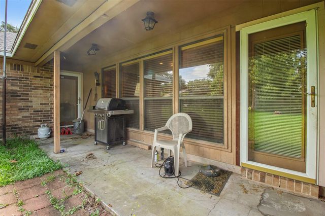 206 Stanford Street, Lake Jackson, TX 77566