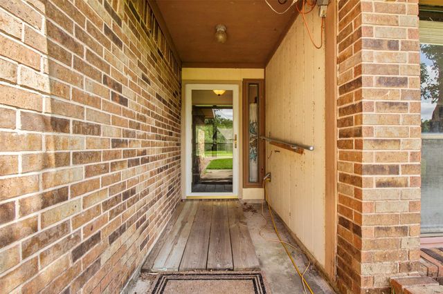206 Stanford Street, Lake Jackson, TX 77566