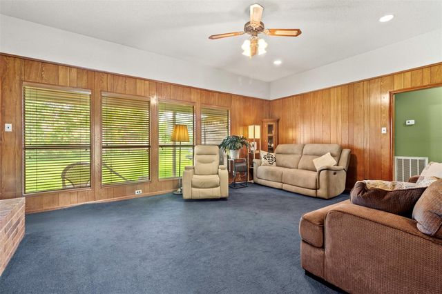 206 Stanford Street, Lake Jackson, TX 77566