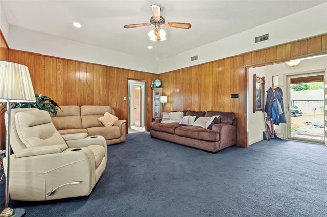 206 Stanford Street, Lake Jackson, TX 77566