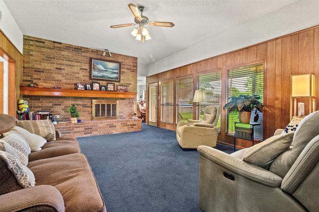 206 Stanford Street, Lake Jackson, TX 77566