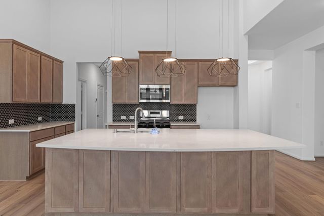 2518 Gleaming Pear Drive, Manvel, TX 77578