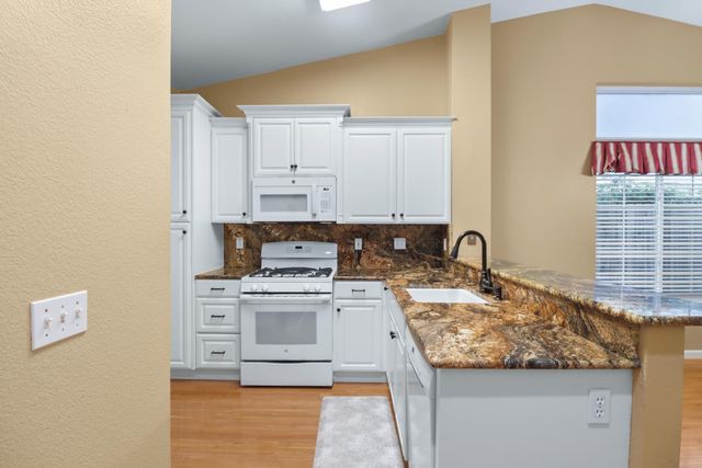 1421 Vigo Ct, Davis, CA 95618