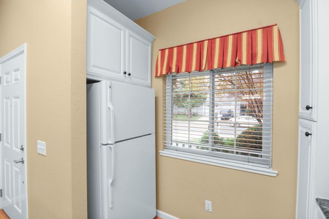 1421 Vigo Ct, Davis, CA 95618