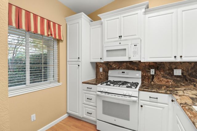 1421 Vigo Ct, Davis, CA 95618