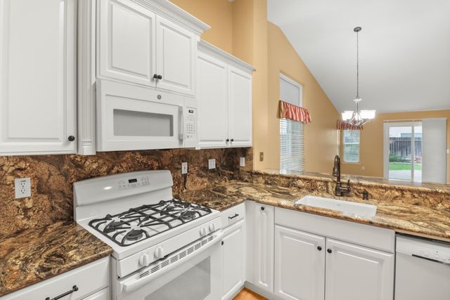 1421 Vigo Ct, Davis, CA 95618