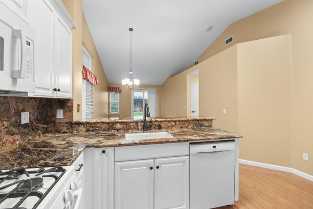 1421 Vigo Ct, Davis, CA 95618