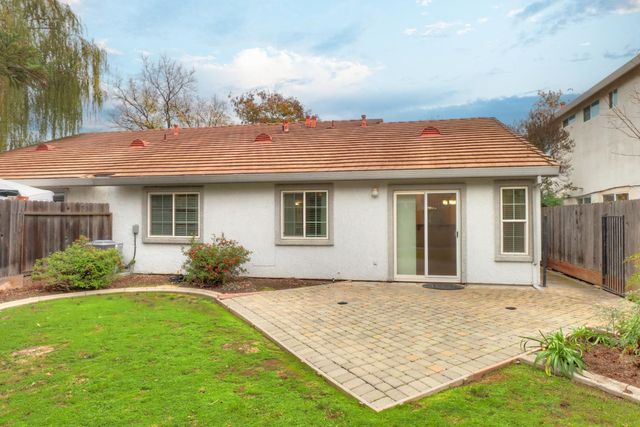 1421 Vigo Ct, Davis, CA 95618