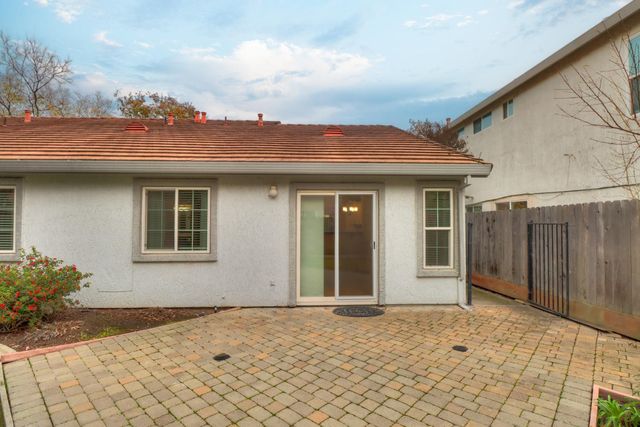 1421 Vigo Ct, Davis, CA 95618