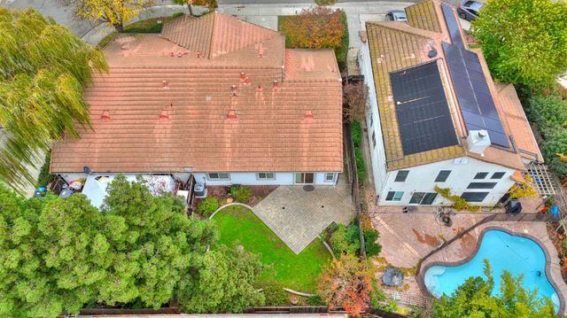 1421 Vigo Ct, Davis, CA 95618