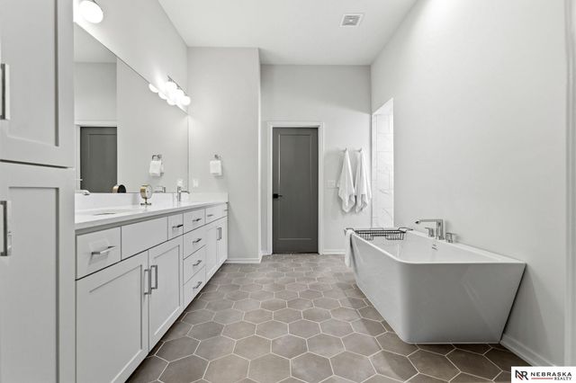 4521 S 202nd Street, Omaha, NE 68135