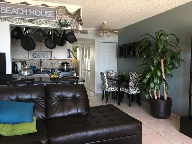 300 OREGON Street 303, Hollywood, FL 33019