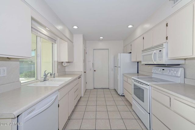 14007 N WHISPERING LAKE Drive, Sun City, AZ 85351