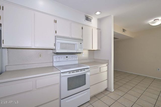 14007 N WHISPERING LAKE Drive, Sun City, AZ 85351