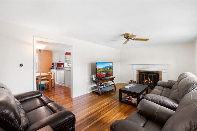 148 Hadley St, Springfield, MA 01118