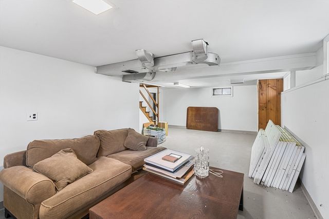 148 Hadley St, Springfield, MA 01118