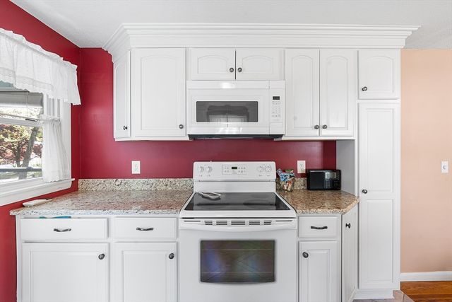 148 Hadley St, Springfield, MA 01118