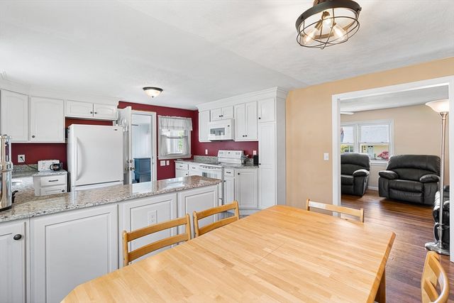 148 Hadley St, Springfield, MA 01118