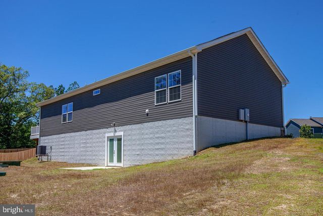 145 HICKORY HILL OVERLOOK CT, Fredericksburg, VA 22405