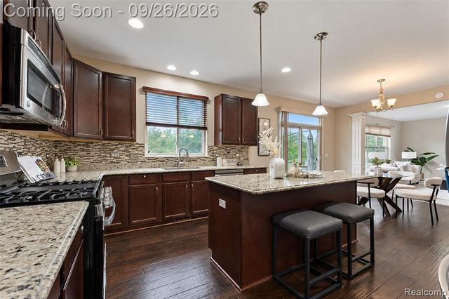 822 Lake Woods Drive, Canton, MI 48188