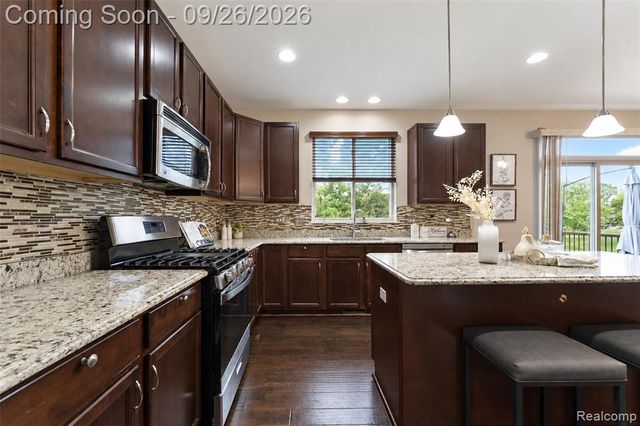 822 Lake Woods Drive, Canton, MI 48188