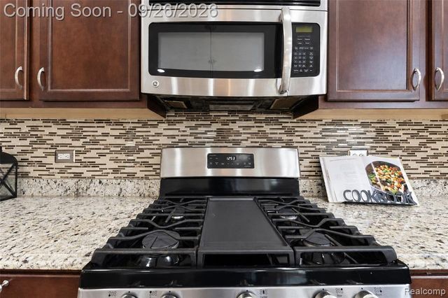 822 Lake Woods Drive, Canton, MI 48188
