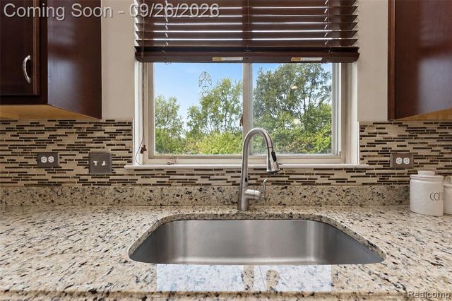 822 Lake Woods Drive, Canton, MI 48188
