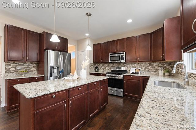 822 Lake Woods Drive, Canton, MI 48188