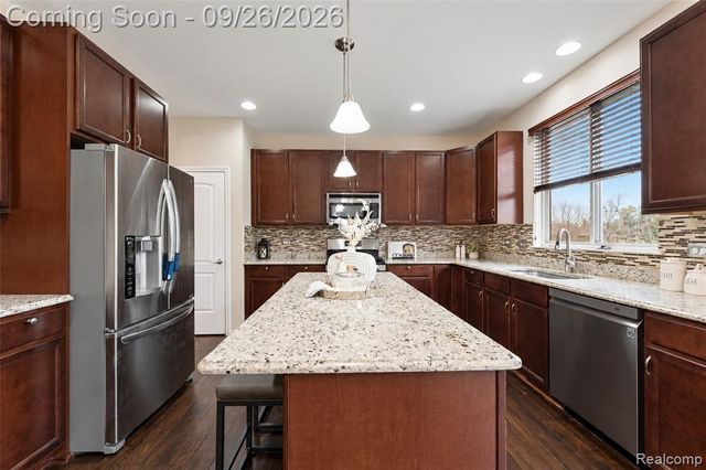 822 Lake Woods Drive, Canton, MI 48188
