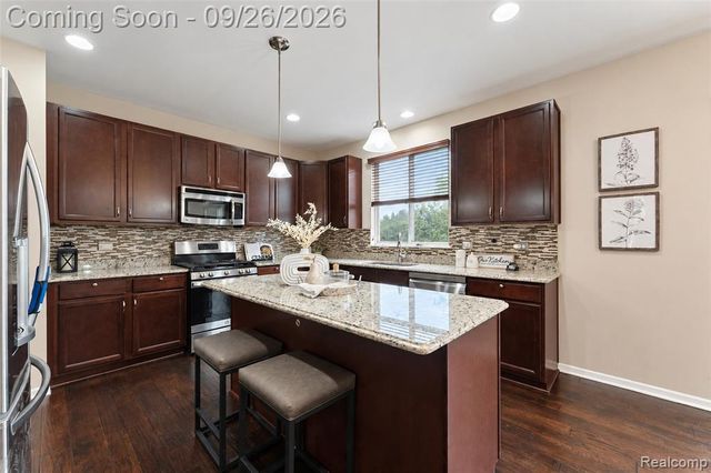 822 Lake Woods Drive, Canton, MI 48188