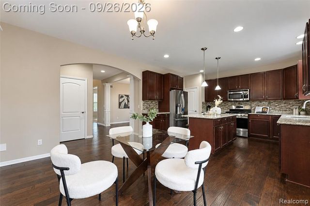 822 Lake Woods Drive, Canton, MI 48188