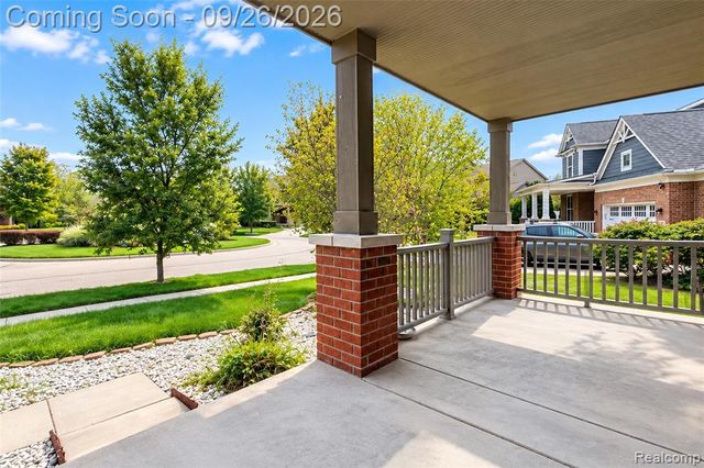822 Lake Woods Drive, Canton, MI 48188