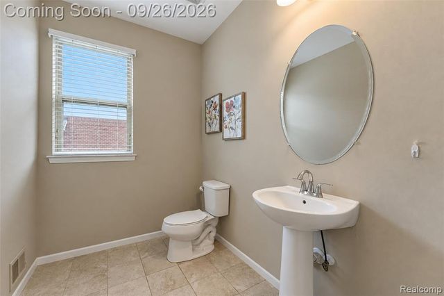 822 Lake Woods Drive, Canton, MI 48188