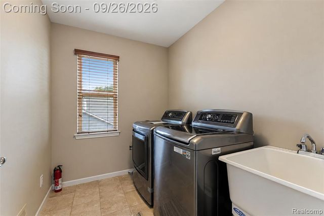 822 Lake Woods Drive, Canton, MI 48188