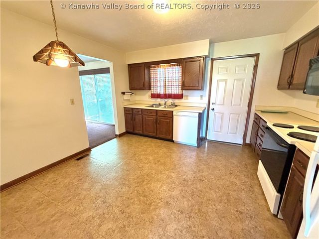 5209 Glow Drive, Charleston, WV 25314
