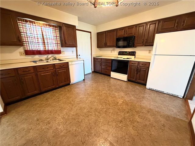 5209 Glow Drive, Charleston, WV 25314