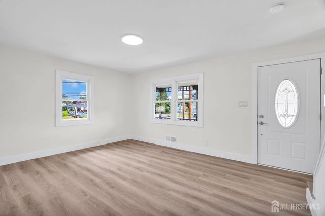 414 S Pine Avenue S, Sayreville, NJ 08879
