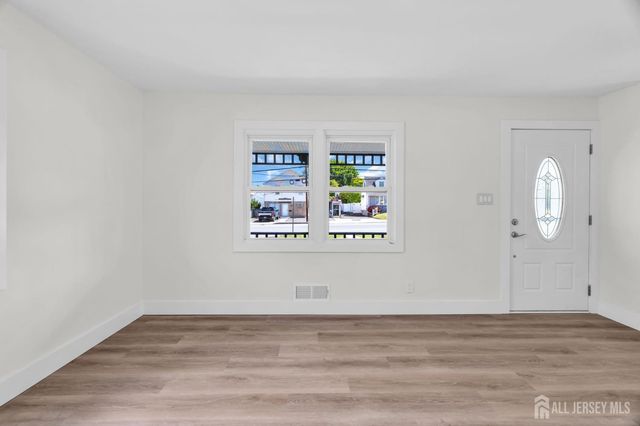 414 S Pine Avenue S, Sayreville, NJ 08879